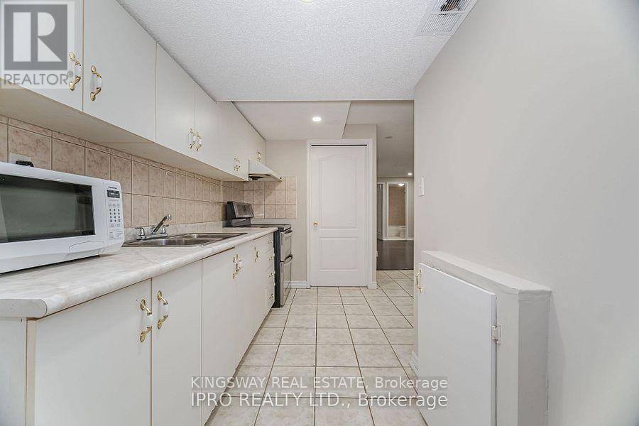 Bsmt - 803 Khan Crescent, Mississauga, Ontario  L5V 2R2 - Photo 15 - W12395702