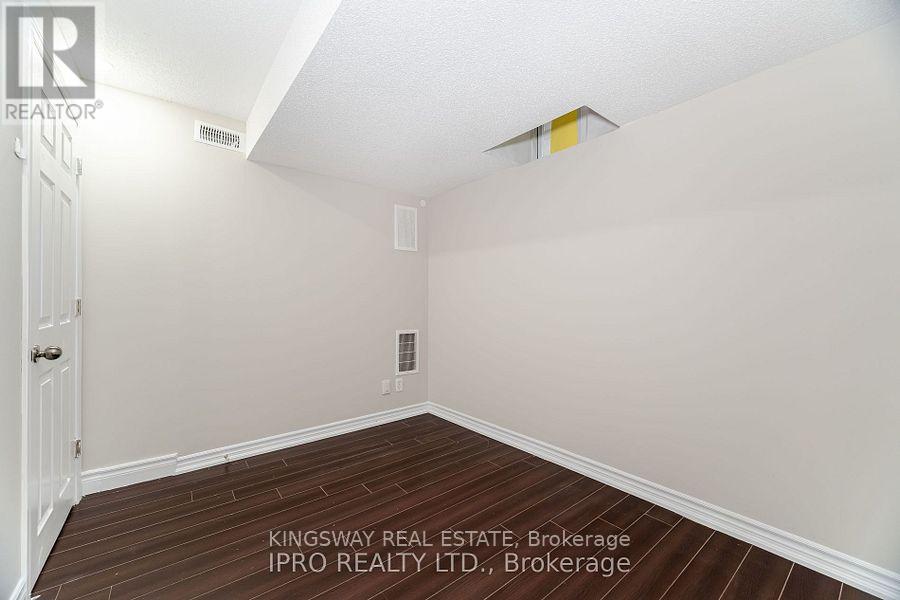 Bsmt - 803 Khan Crescent, Mississauga, Ontario  L5V 2R2 - Photo 20 - W12395702