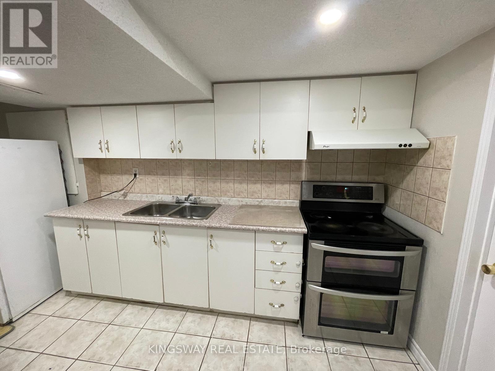 Bsmt - 803 Khan Crescent, Mississauga, Ontario  L5V 2R2 - Photo 5 - W12395702
