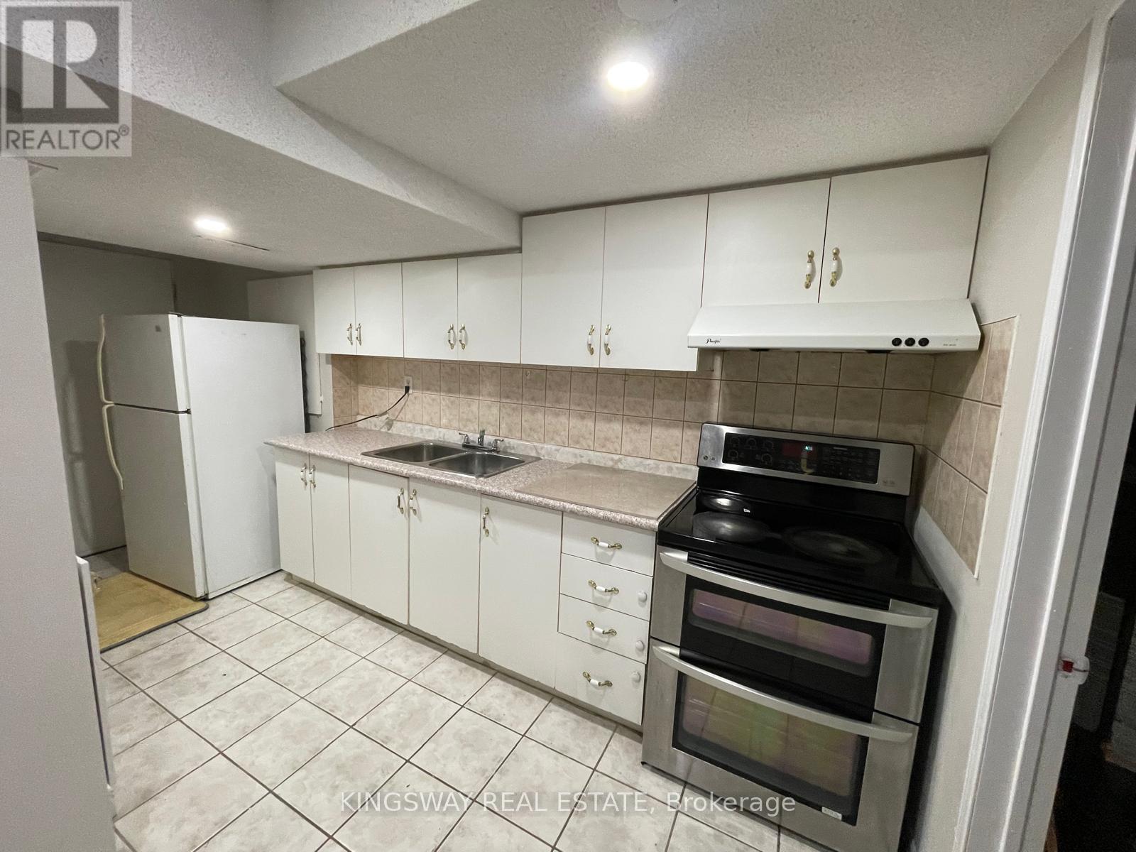 Bsmt - 803 Khan Crescent, Mississauga, Ontario  L5V 2R2 - Photo 8 - W12395702