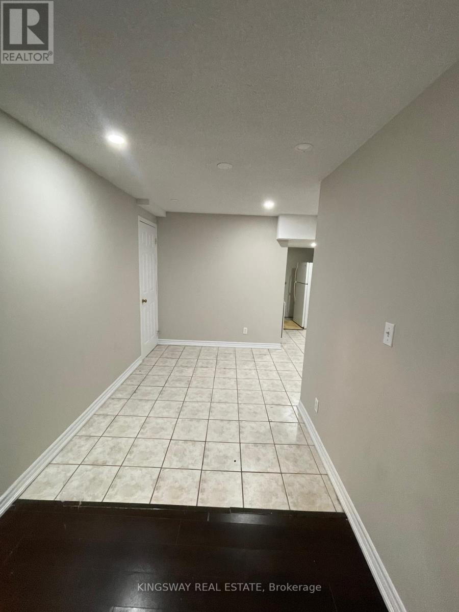 Bsmt - 803 Khan Crescent, Mississauga, Ontario  L5V 2R2 - Photo 9 - W12395702