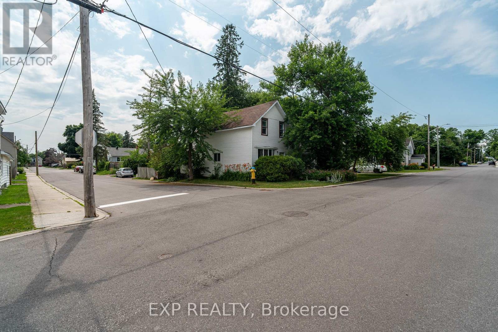 294 Moffatt Street, Carleton Place, Ontario  K7C 3L4 - Photo 2 - X12395719