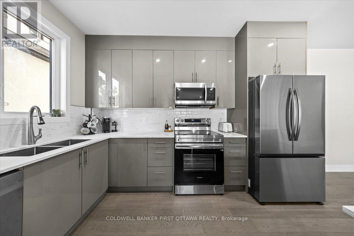A & B - 25 Pennard Way, Ottawa, Ontario  K1T 4C1 - Photo 11 - X12395736