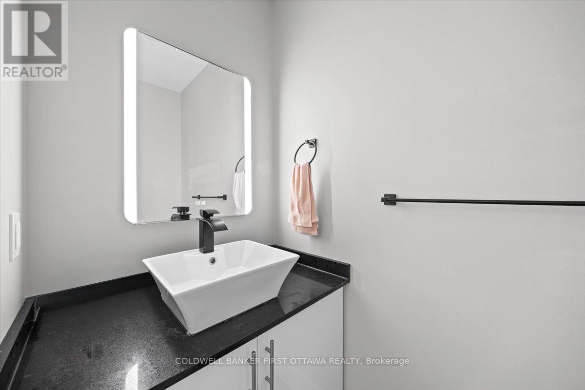 A & B - 25 Pennard Way, Ottawa, Ontario  K1T 4C1 - Photo 27 - X12395736