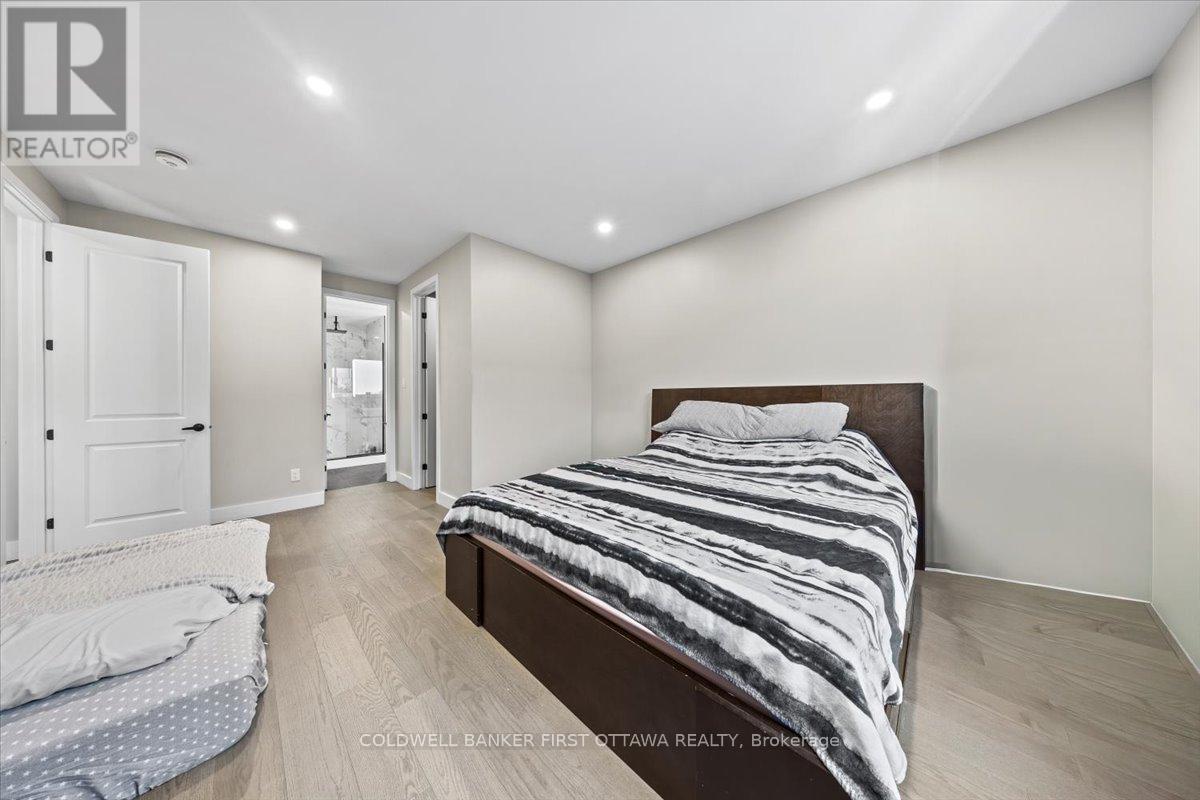 A & B - 25 Pennard Way, Ottawa, Ontario  K1T 4C1 - Photo 40 - X12395736