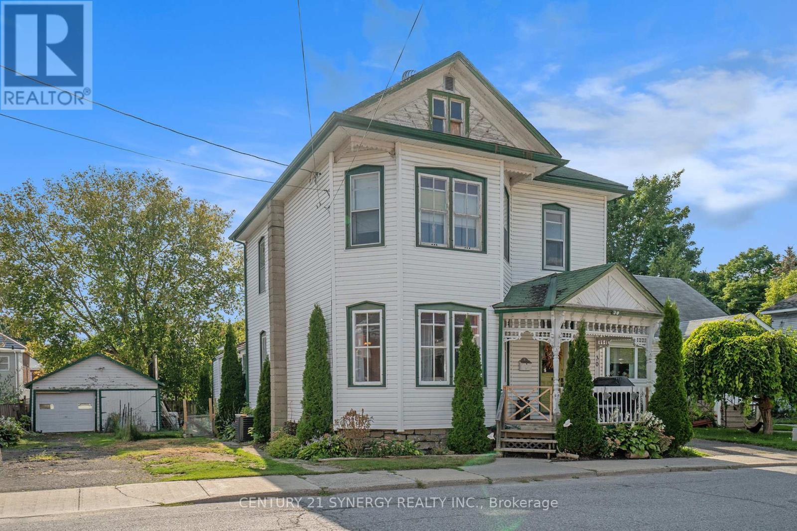 30 KENSINGTON AVENUE, Smiths Falls, Ontario