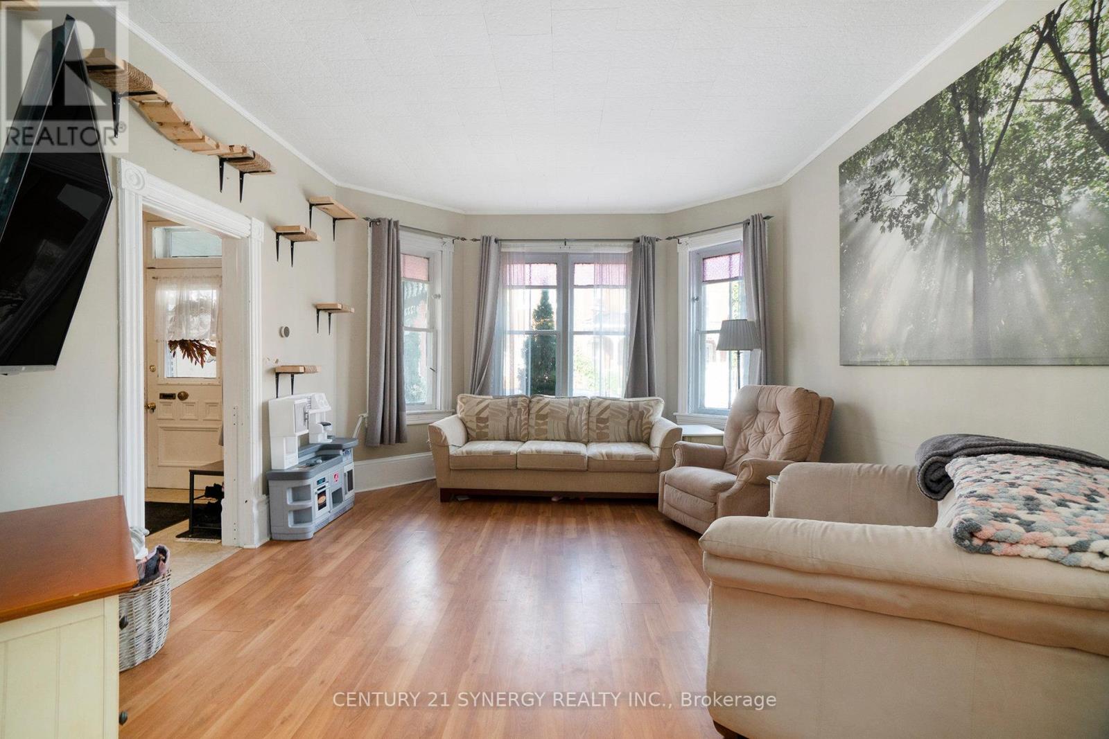 30 Kensington Avenue, Smiths Falls, Ontario  K7A 2K5 - Photo 4 - X12395742