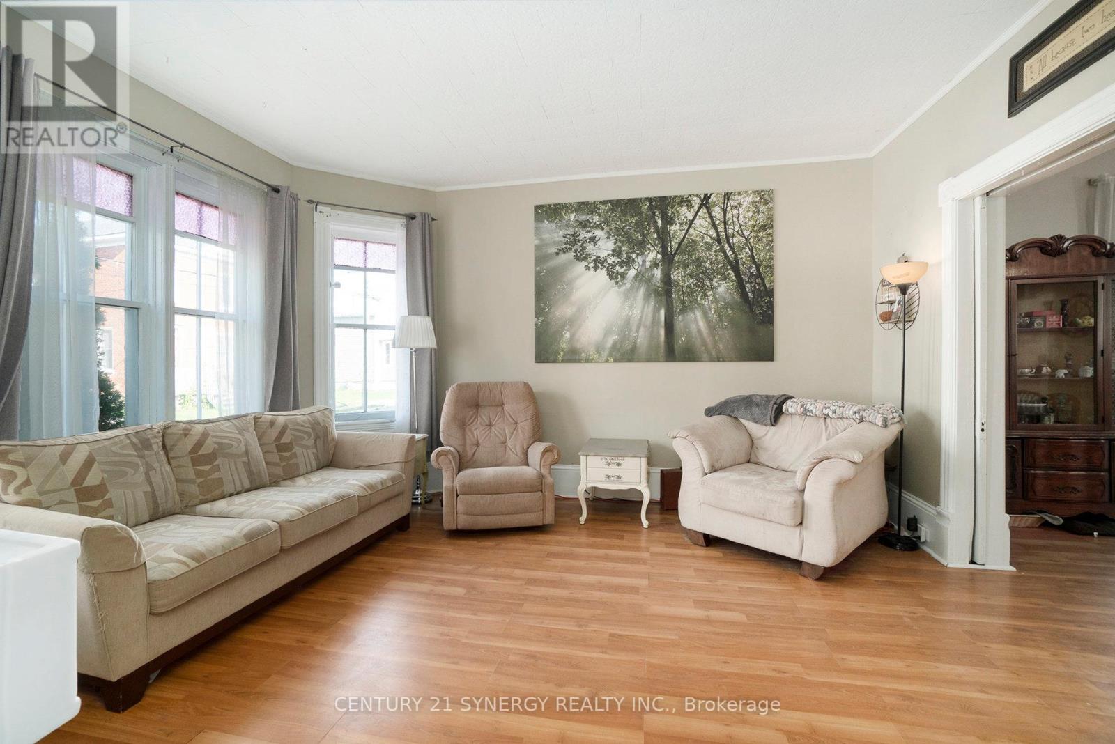30 Kensington Avenue, Smiths Falls, Ontario  K7A 2K5 - Photo 5 - X12395742