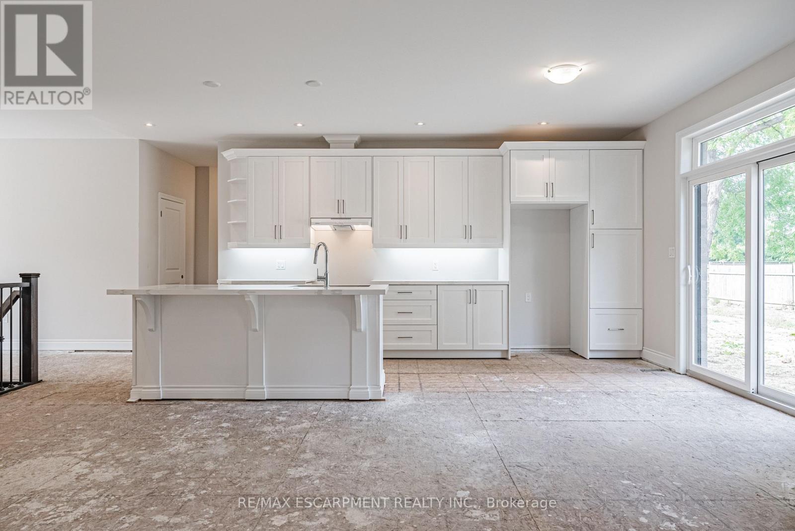 60 Cesar Place, Hamilton, Ontario  L9G 0G3 - Photo 11 - X12395694