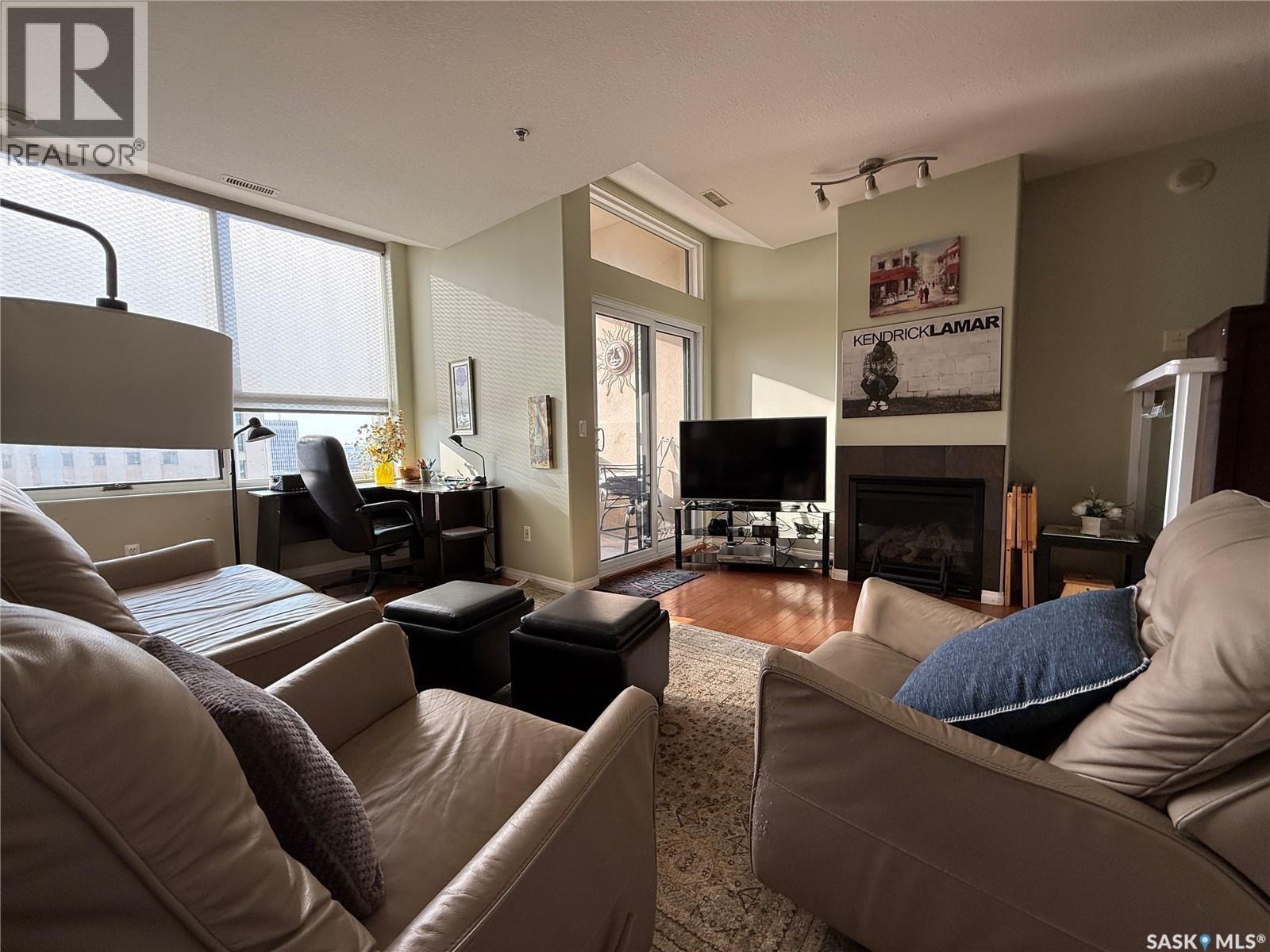 Property at 1207 1901 Victoria AVENUE image 1