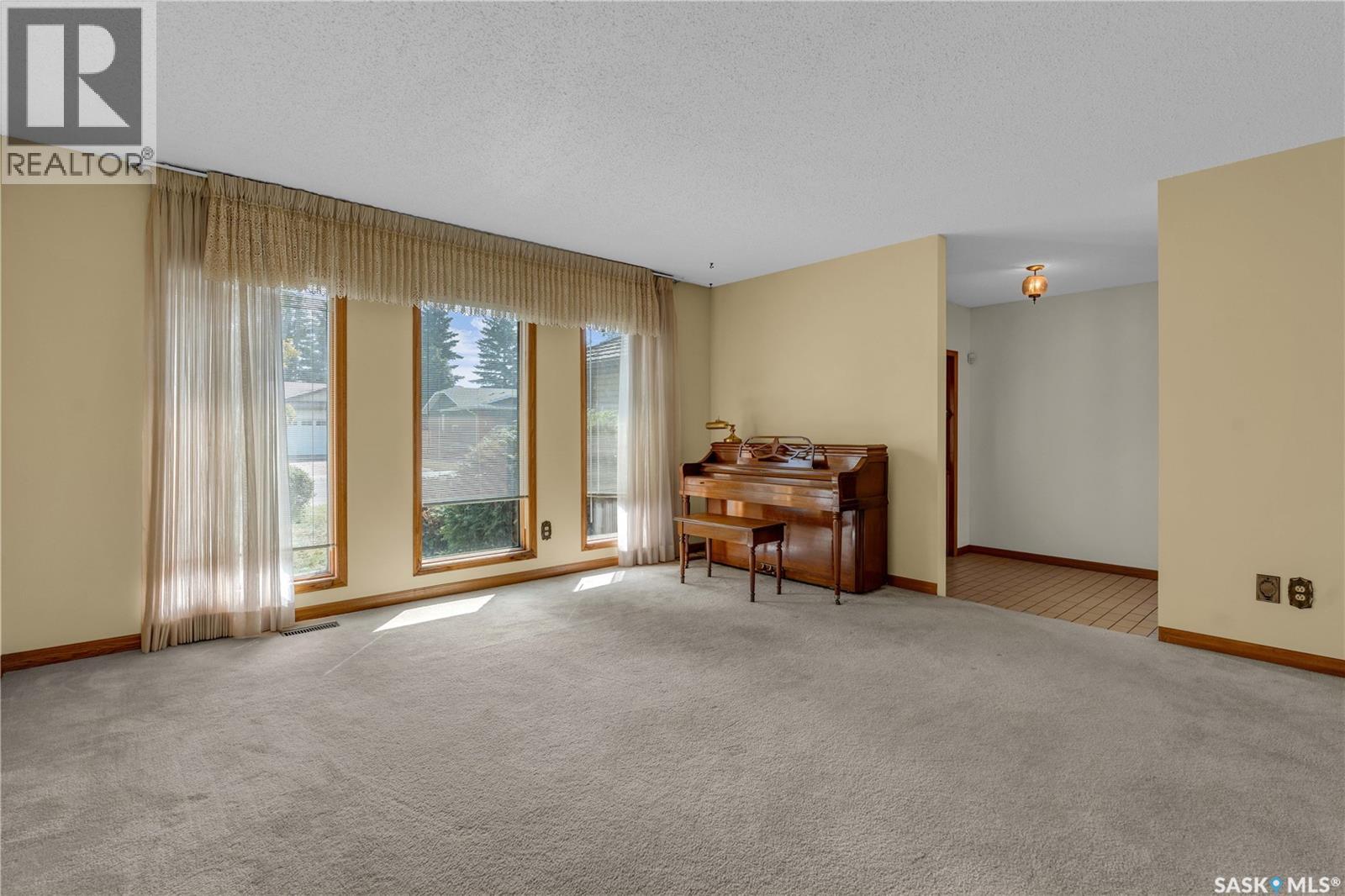 747 Wilkinson Way, Saskatoon, Saskatchewan  S7N 3L6 - Photo 6 - SK018052