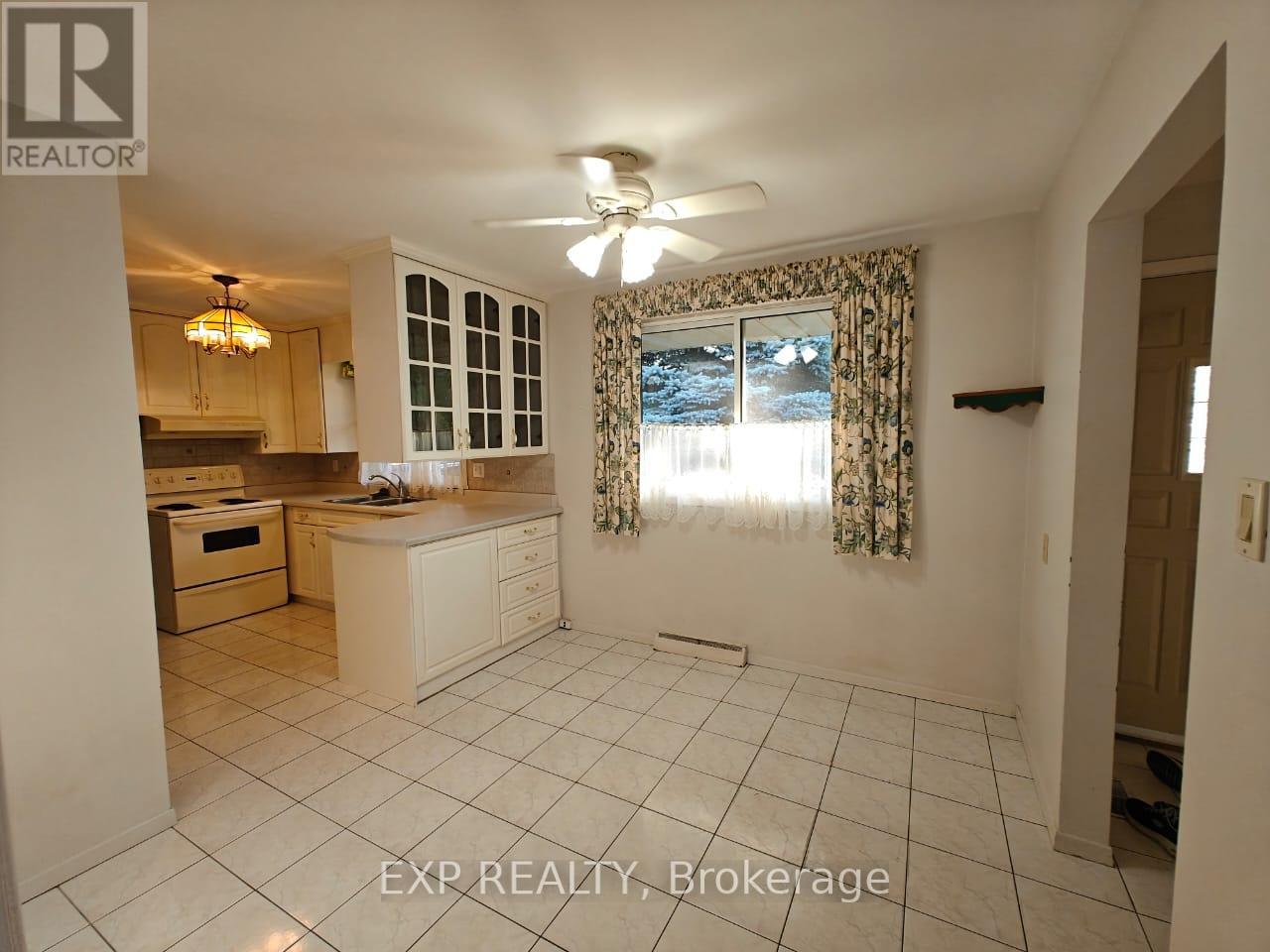 46 Croydon Drive, St. Catharines, Ontario  L2M 1J5 - Photo 2 - X12365845