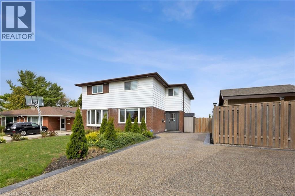 Property at 122 MOOREGATE Crescent image 1