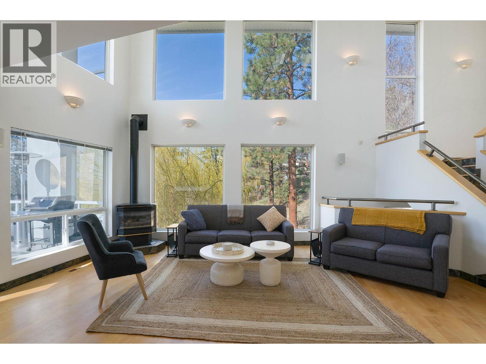 1022 James Hockey Place, Kelowna, British Columbia