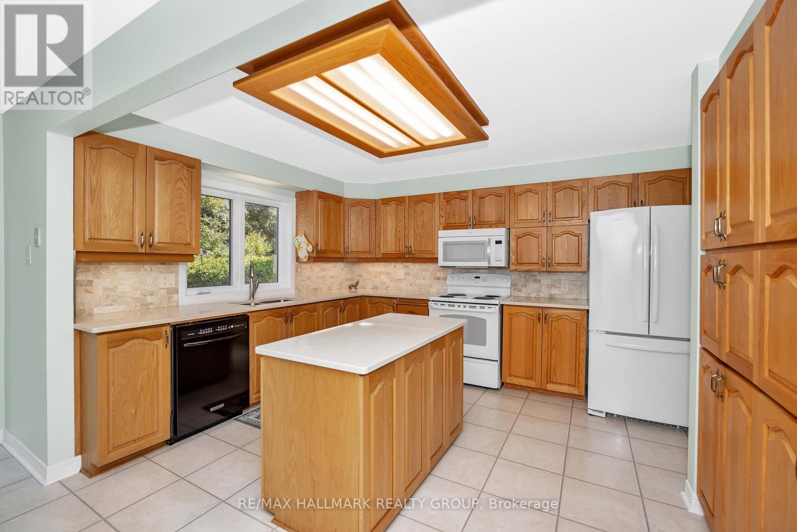 1725 Autumn Ridge Drive, Ottawa, Ontario  K1C 6Z1 - Photo 11 - X12395766