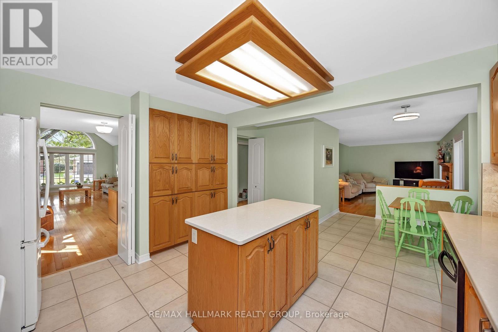 1725 Autumn Ridge Drive, Ottawa, Ontario  K1C 6Z1 - Photo 12 - X12395766