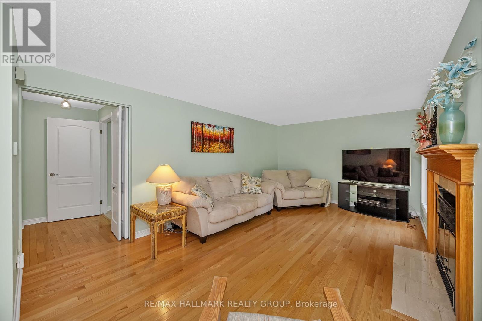 1725 Autumn Ridge Drive, Ottawa, Ontario  K1C 6Z1 - Photo 18 - X12395766