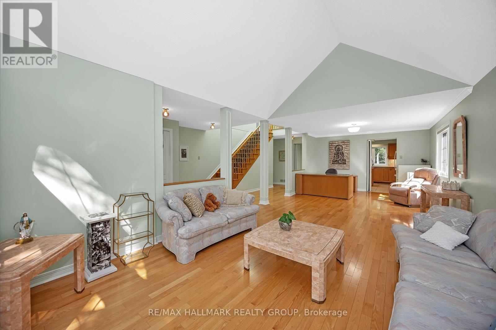 1725 Autumn Ridge Drive, Ottawa, Ontario  K1C 6Z1 - Photo 8 - X12395766