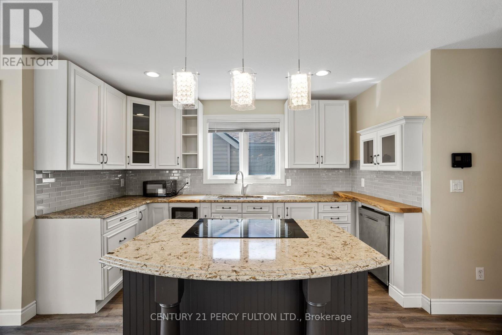 14 Anderson Street, Woodstock (Woodstock - South), Ontario  N4S 8W9 - Photo 5 - X12395721