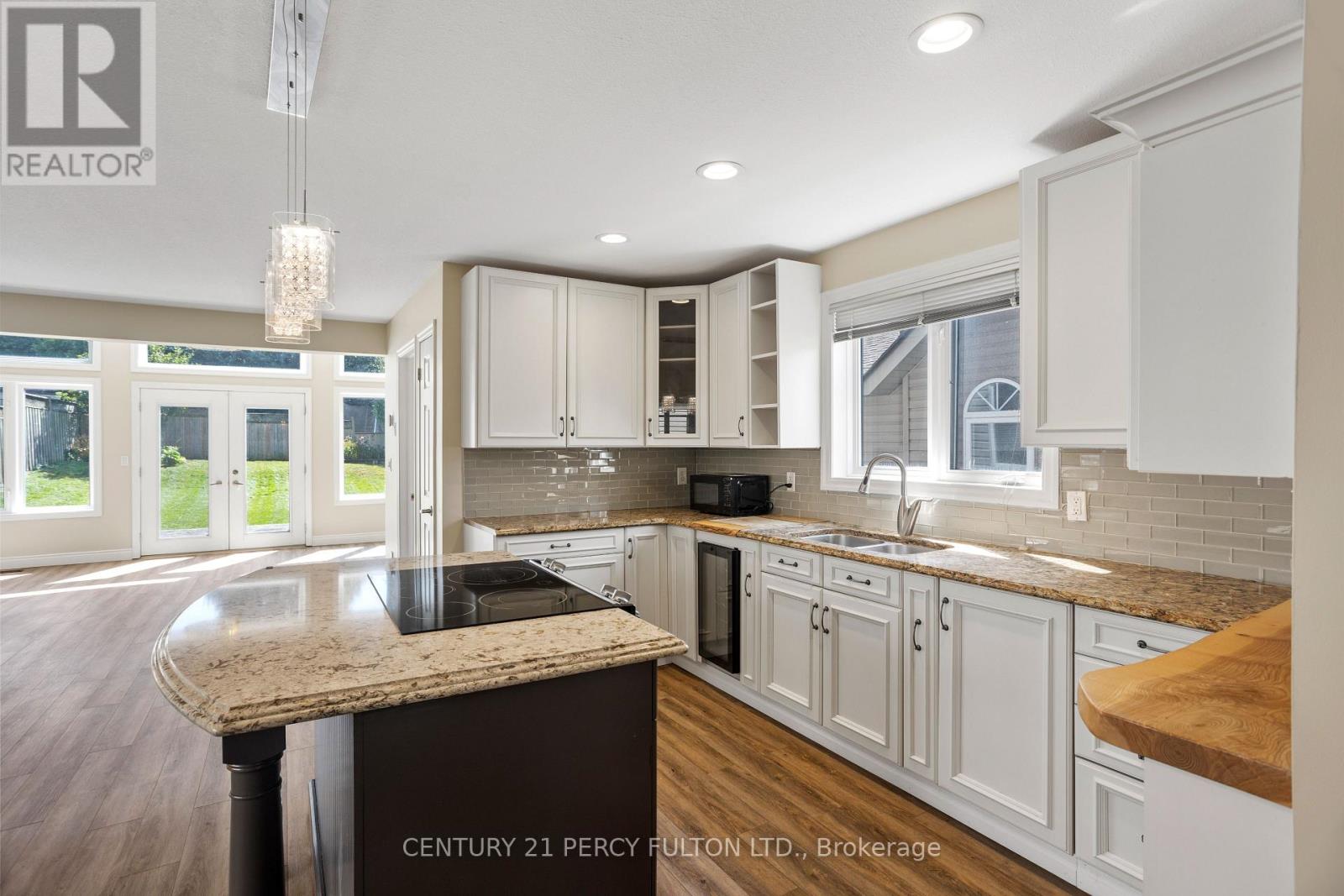 14 Anderson Street, Woodstock (Woodstock - South), Ontario  N4S 8W9 - Photo 6 - X12395721