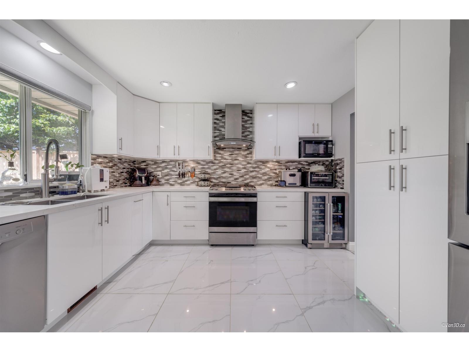 6841 142a Street, Surrey, British Columbia  V3W 0P3 - Photo 7 - R3046371