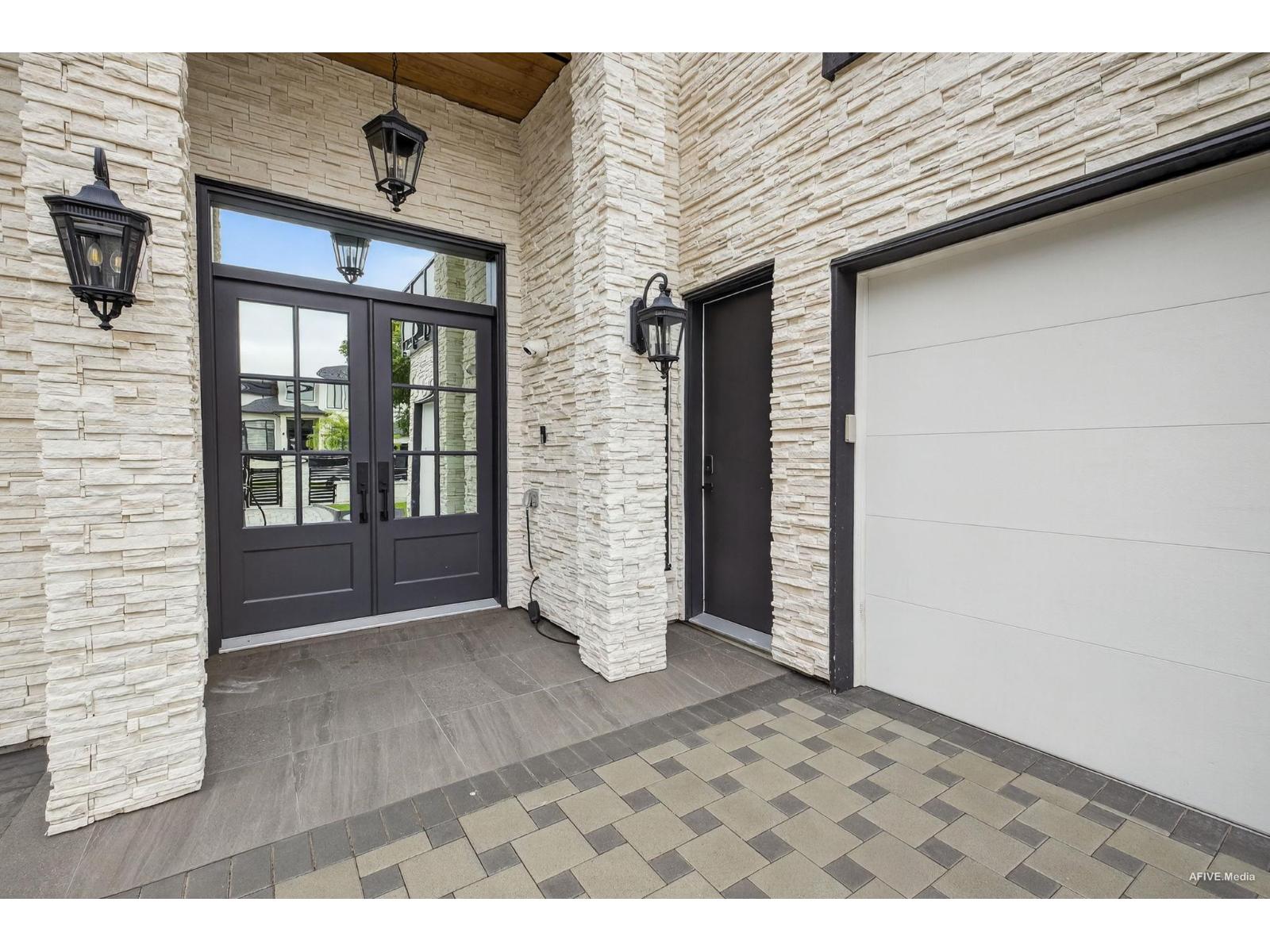 Property at 15901 88A AVENUE image 5