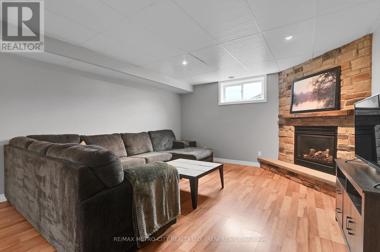 35 Lakeridge Trail, Whitewater Region, Ontario  K0J 1C0 - Photo 22 - X12395383