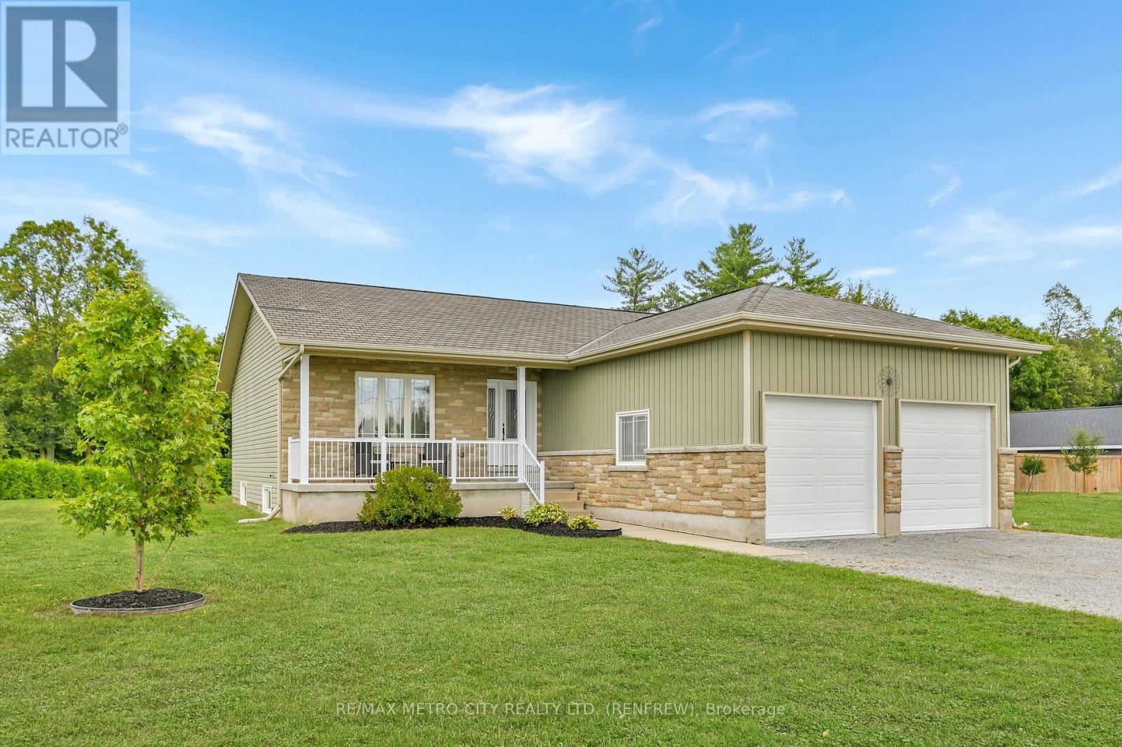 35 Lakeridge Trail, Whitewater Region, Ontario  K0J 1C0 - Photo 3 - X12395383