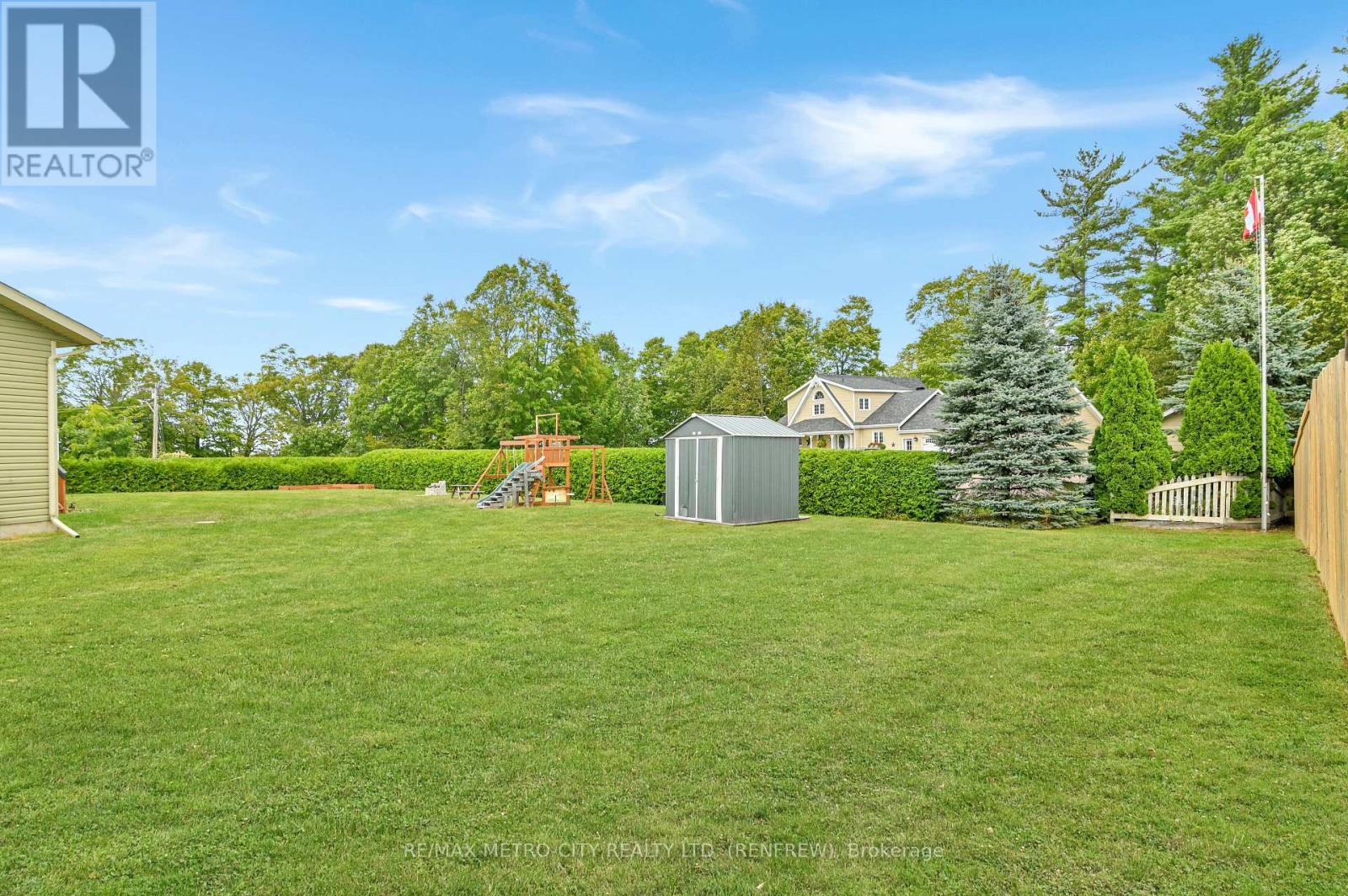 35 Lakeridge Trail, Whitewater Region, Ontario  K0J 1C0 - Photo 32 - X12395383