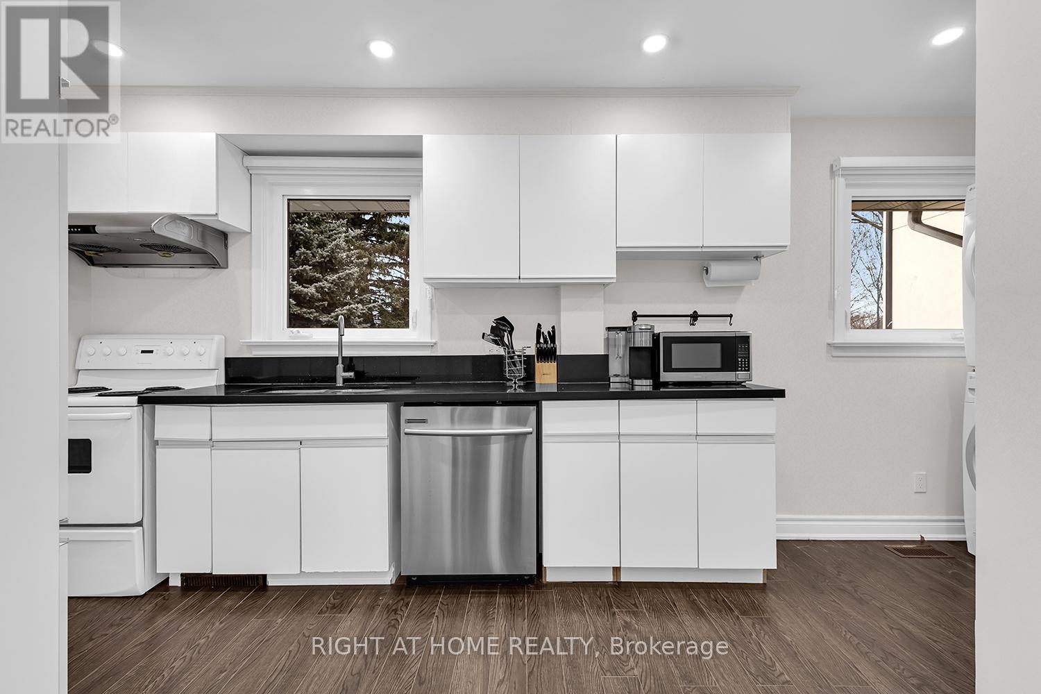 190 Northwood Drive, Toronto, Ontario  M2M 2K4 - Photo 16 - C12395756