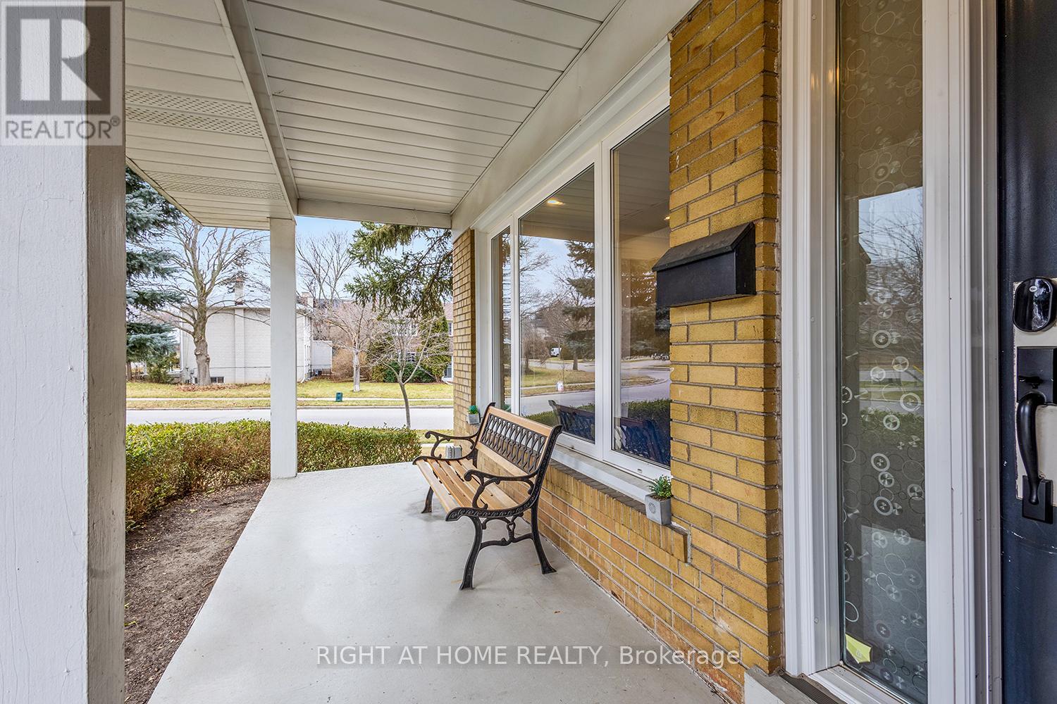 190 Northwood Drive, Toronto, Ontario  M2M 2K4 - Photo 6 - C12395756