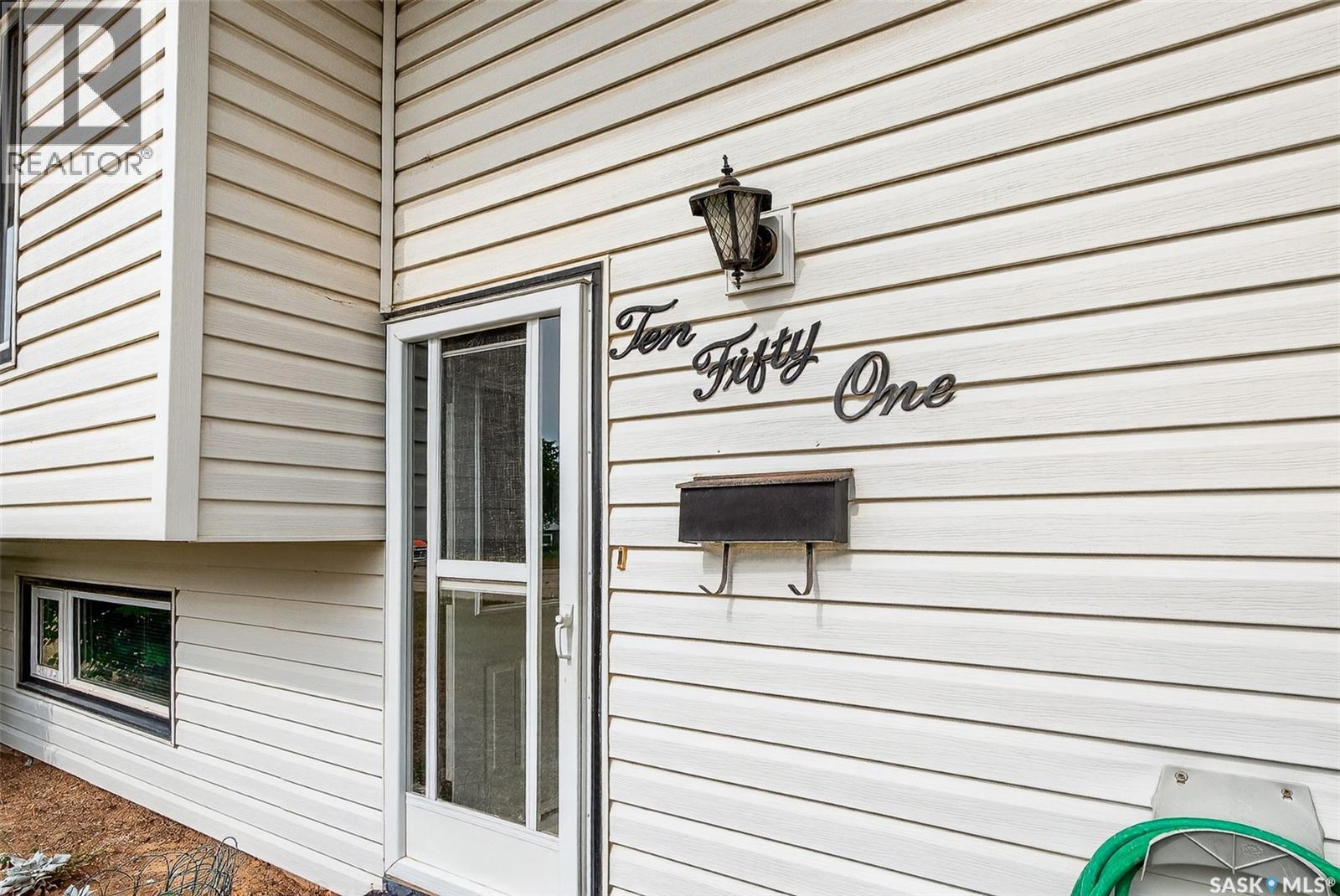 1051 Corman Crescent, Moose Jaw, Saskatchewan  S6H 6V5 - Photo 2 - SK018028