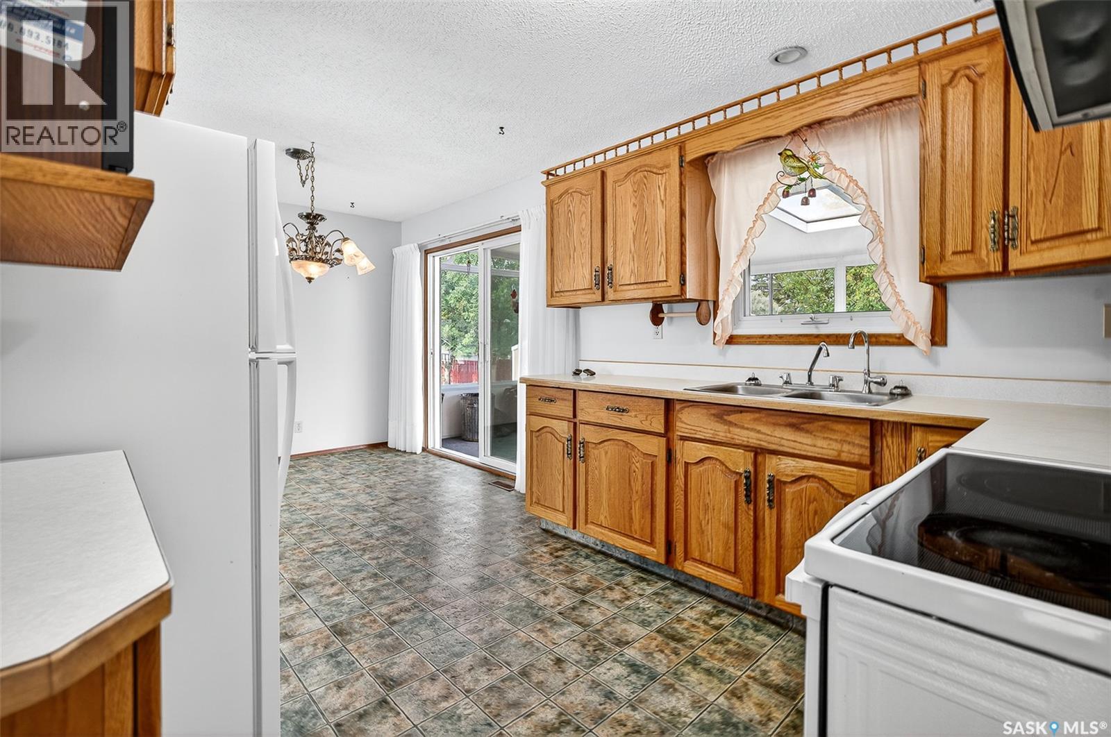 1051 Corman Crescent, Moose Jaw, Saskatchewan  S6H 6V5 - Photo 23 - SK018028