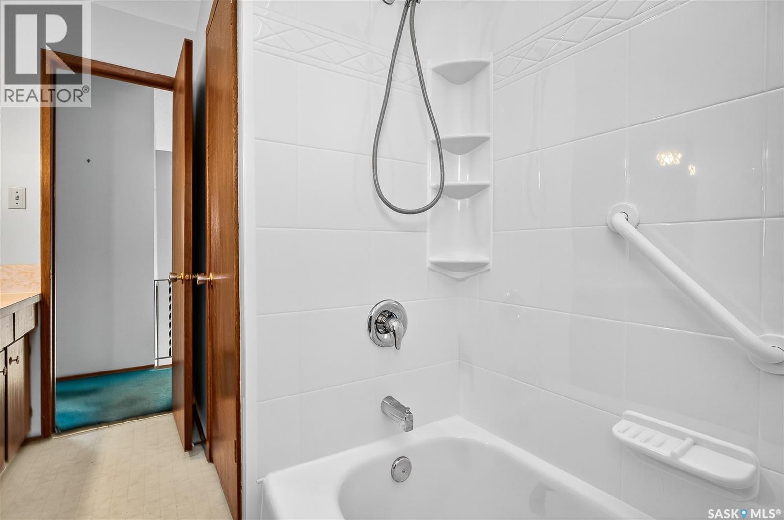 1051 Corman Crescent, Moose Jaw, Saskatchewan  S6H 6V5 - Photo 27 - SK018028