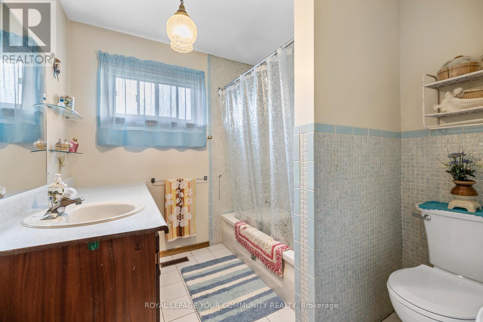 221 Elgin Mills Road W, Richmond Hill, Ontario  L4C 4M1 - Photo 13 - N12395791
