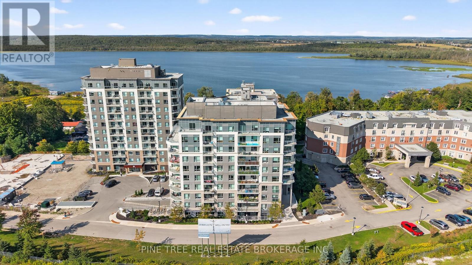 305 - 58 Lakeside Terrace, Barrie, Ontario  L0K 1S0 - Photo 2 - S12395751
