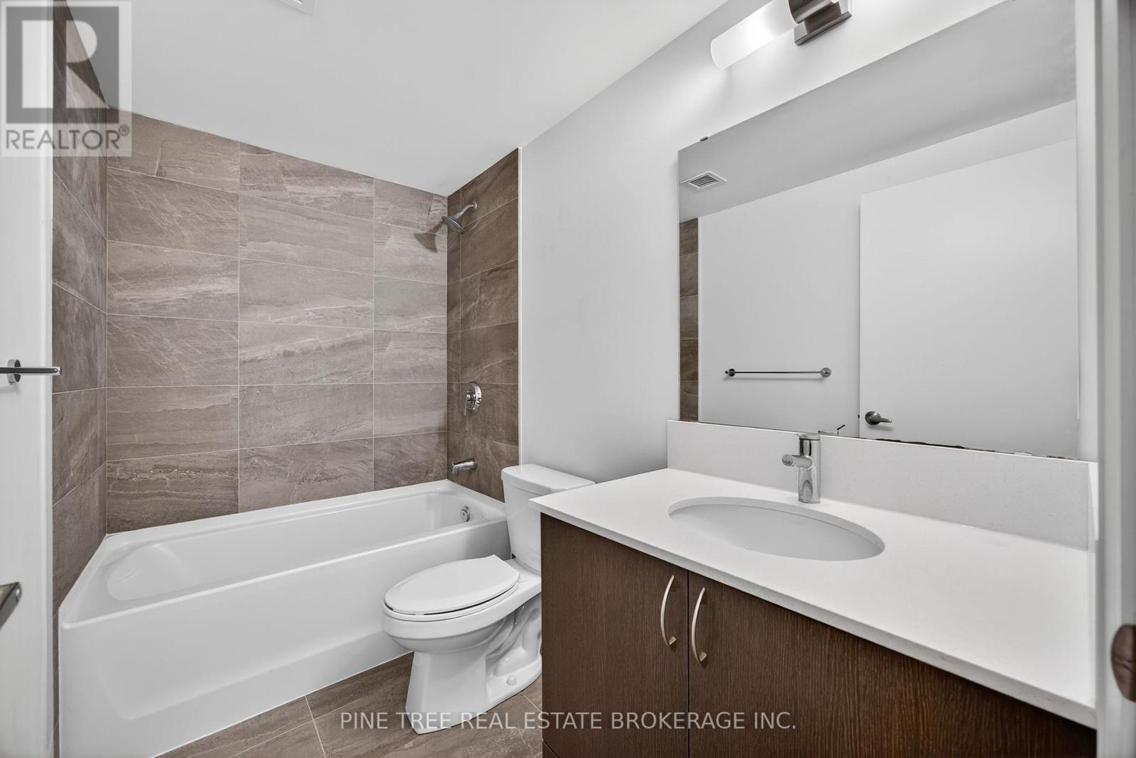 305 - 58 Lakeside Terrace, Barrie, Ontario  L0K 1S0 - Photo 19 - S12395770