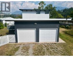 1229 ALEXANDER Drive, golden, British Columbia