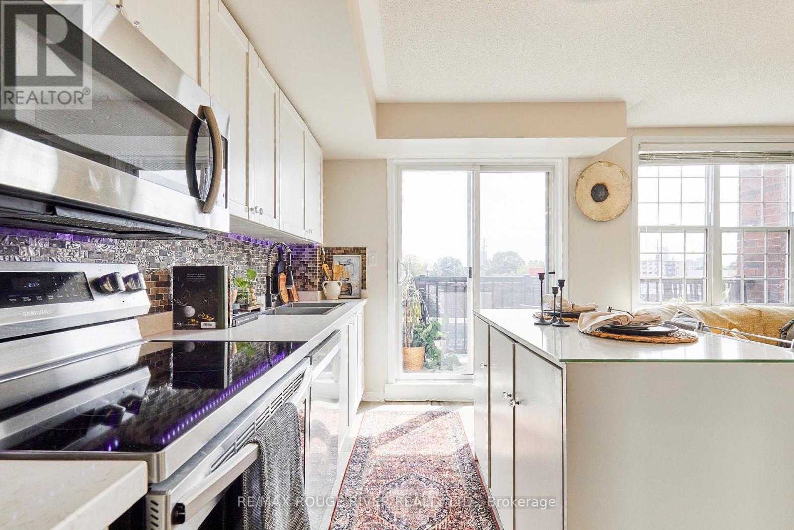 Property at 312 - 25 STRANGFORD LANE image 4