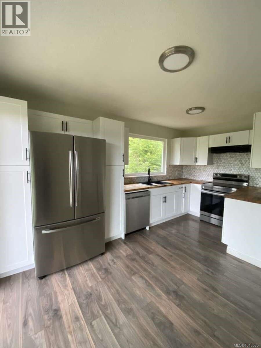 551 Macmillan Dr, Sayward, British Columbia V0P 1R0 - Photo 2 - 1013630