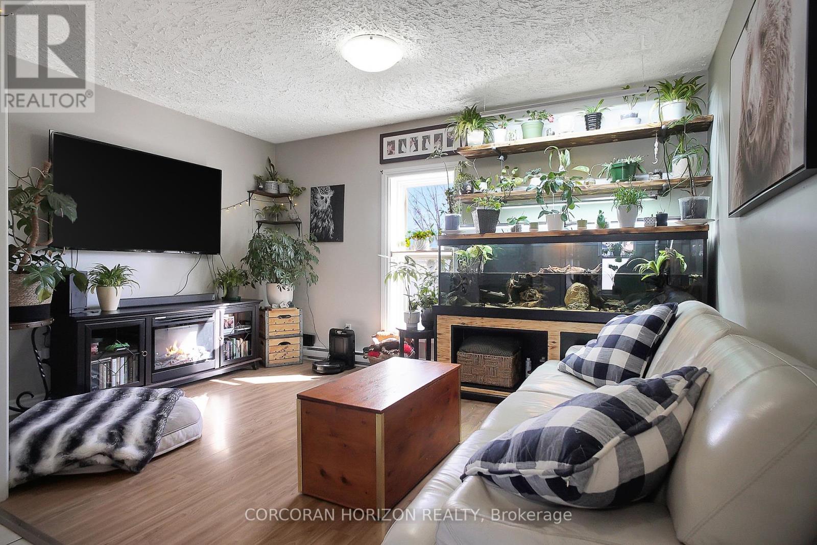 17 Shaw Avenue W, Cambridge, Ontario  N3C 1E3 - Photo 4 - X12395758