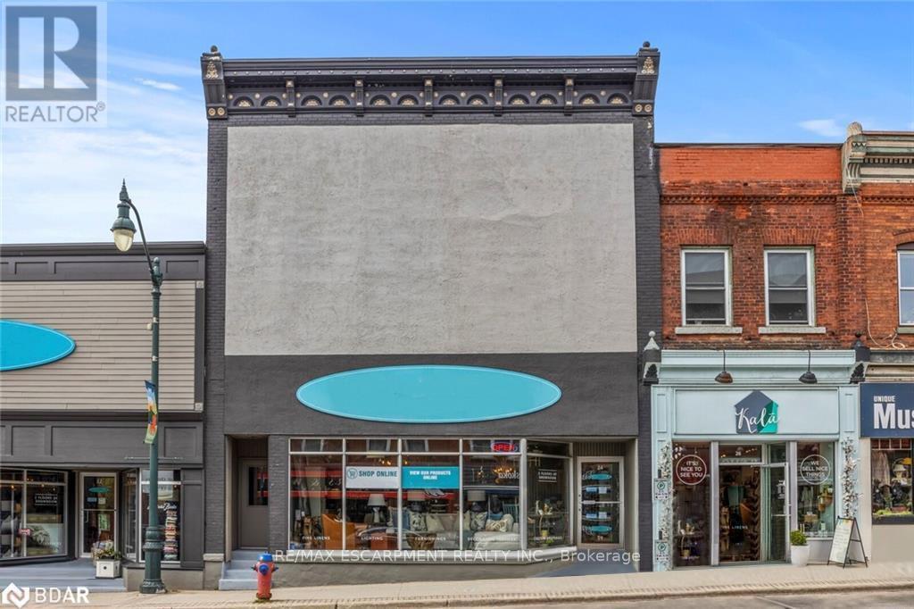 24 Manitoba Street, Bracebridge (Macaulay), Ontario  P1L 1R9 - Photo 1 - X12395761