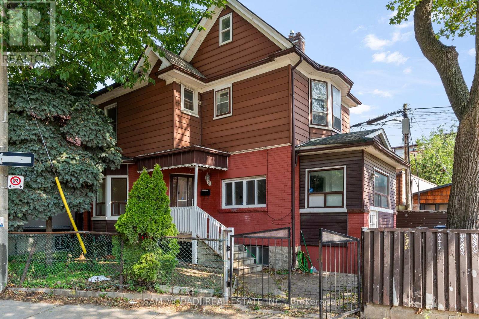 415 Crawford Street, Toronto, Ontario  M6G 3J7 - Photo 1 - C12395807