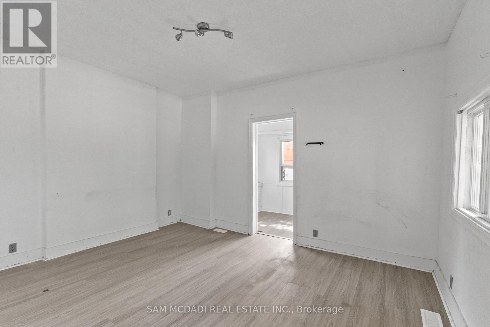 415 Crawford Street, Toronto, Ontario  M6G 3J7 - Photo 10 - C12395807