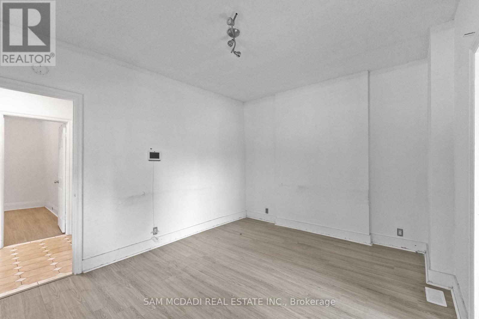 415 Crawford Street, Toronto, Ontario  M6G 3J7 - Photo 11 - C12395807