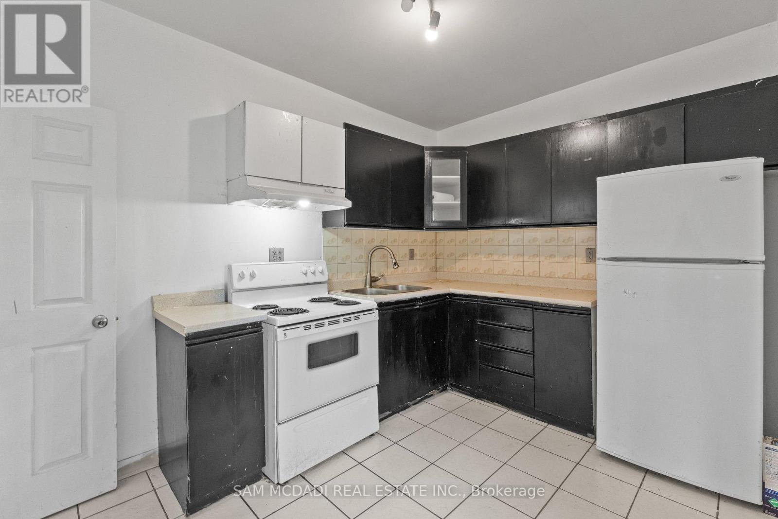 415 Crawford Street, Toronto, Ontario  M6G 3J7 - Photo 15 - C12395807