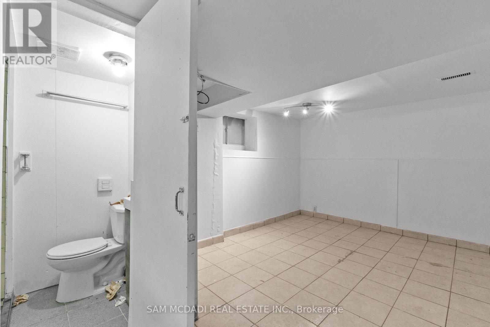 415 Crawford Street, Toronto, Ontario  M6G 3J7 - Photo 19 - C12395807