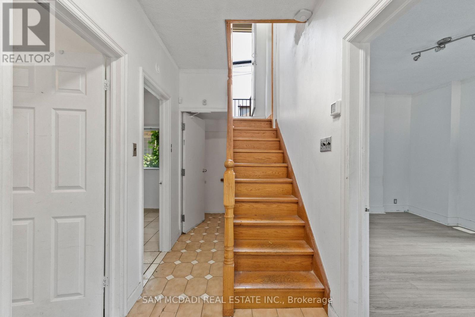 415 Crawford Street, Toronto, Ontario  M6G 3J7 - Photo 5 - C12395807