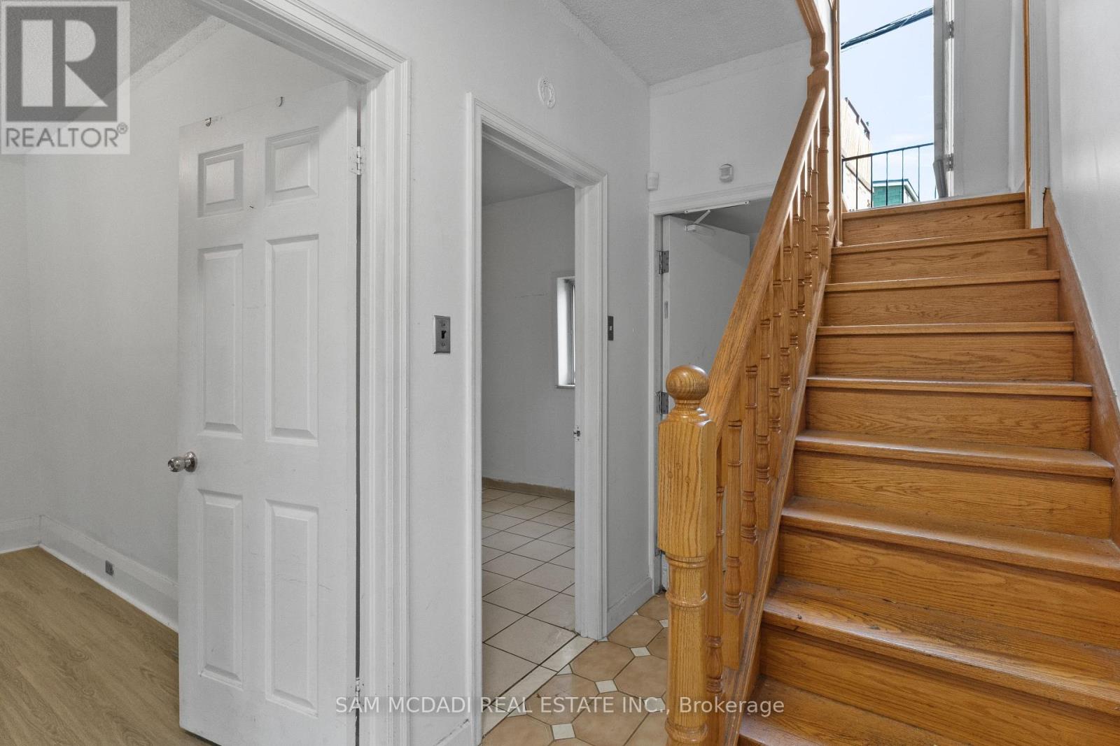 415 Crawford Street, Toronto, Ontario  M6G 3J7 - Photo 6 - C12395807