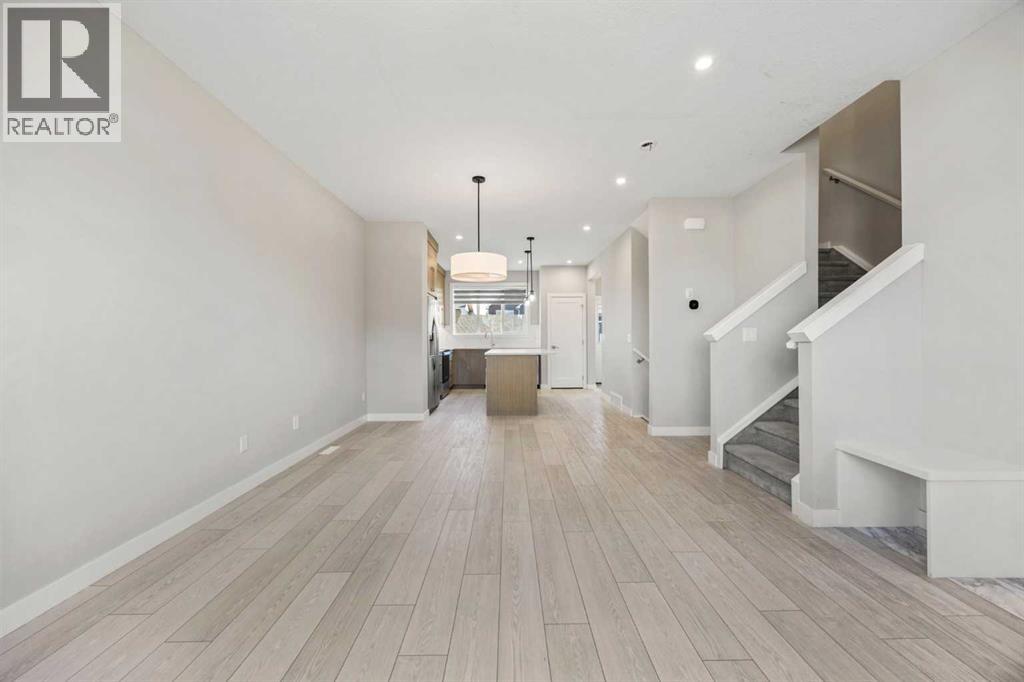 204 Chelsea Manor, Chestermere, Alberta  T1X 2P5 - Photo 6 - A2250648